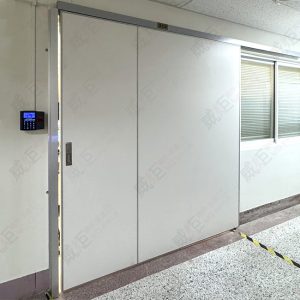 懸吊按壓式自動回歸木門